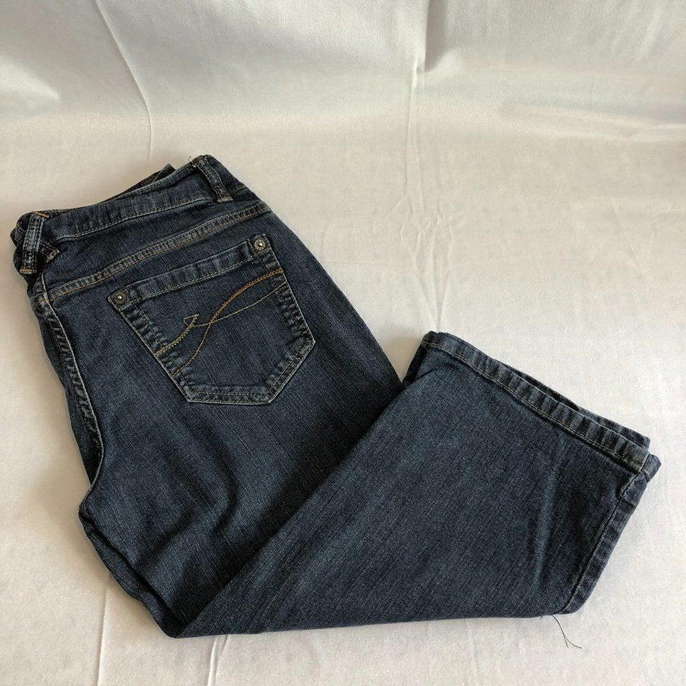 DKNY Womens Size 6 Capri Dark Wash denim jeans  TT
